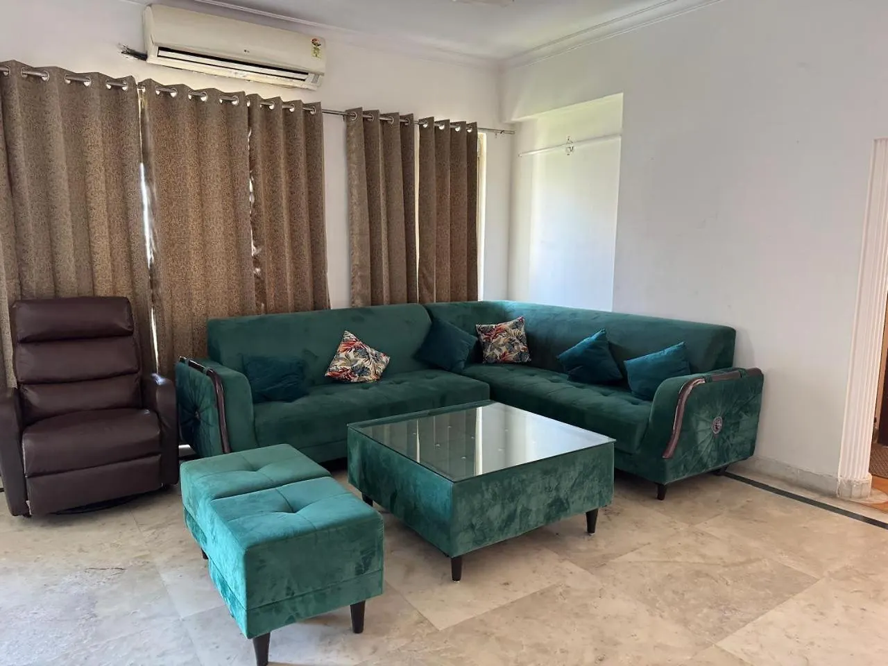 Apartment Ferienwohnung Bright Gurugram Gurgaon Indien