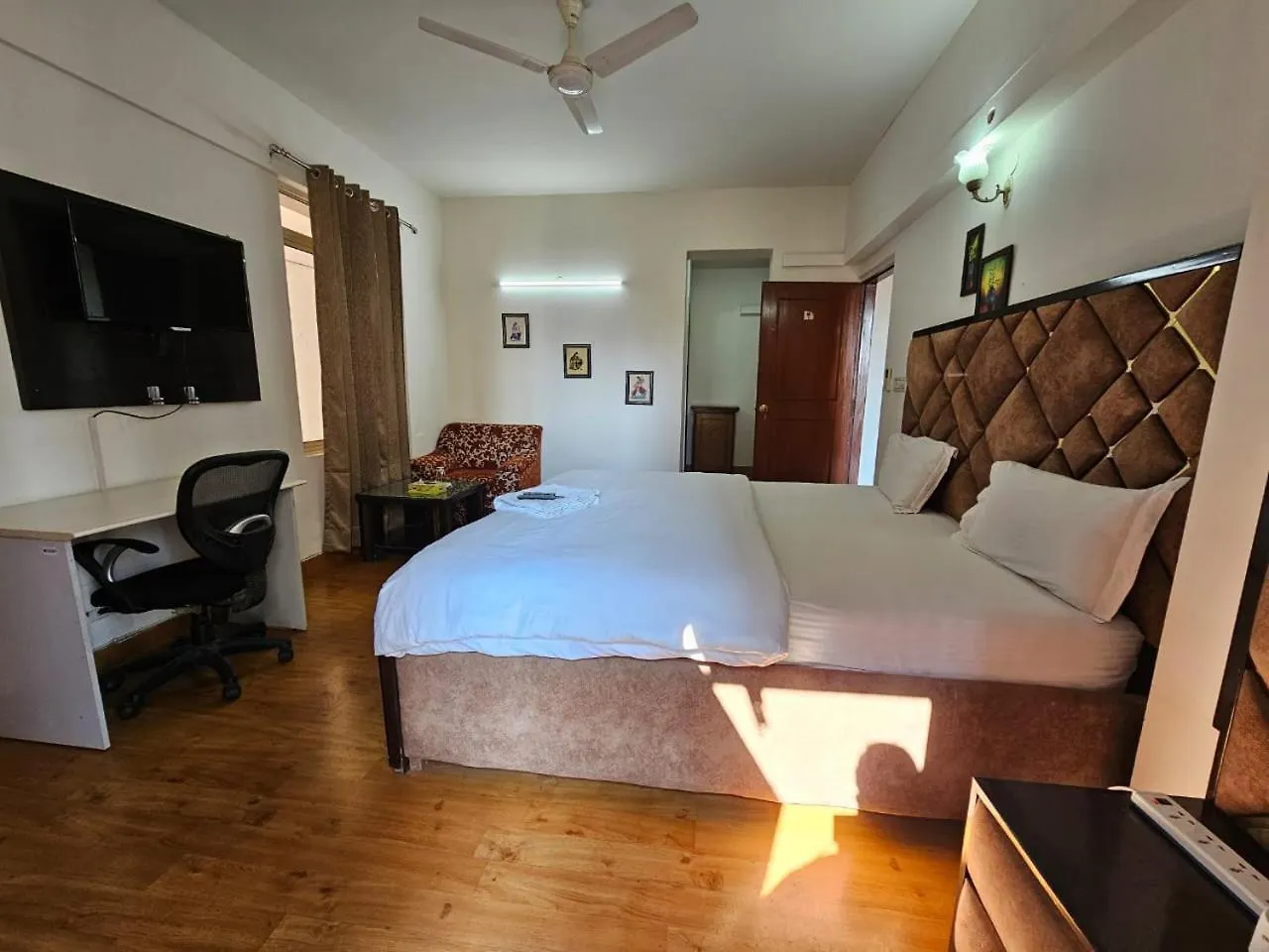 Ferienwohnung Bright Gurugram Gurgaon Apartment